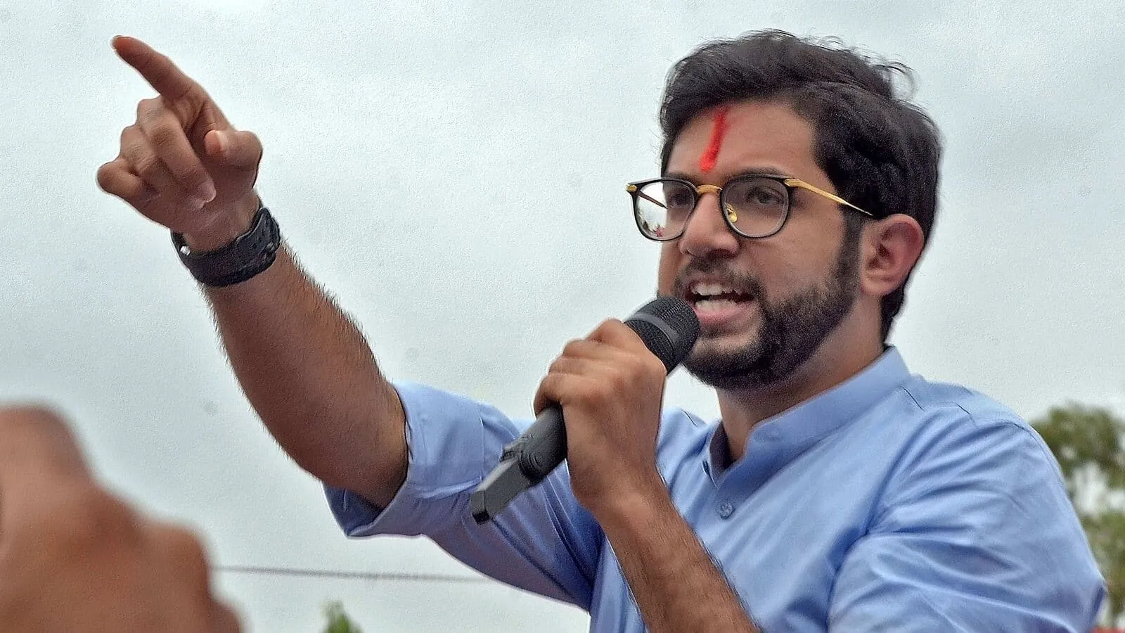 ​'उनकी निष्ठा और प्रतिष्ठा बिकाऊ है', बागी सांसदों पर आदित्य ठाकरे का तीखा हमला, लालच को विचारधारा से ऊपर रखने का लगाया आरोप