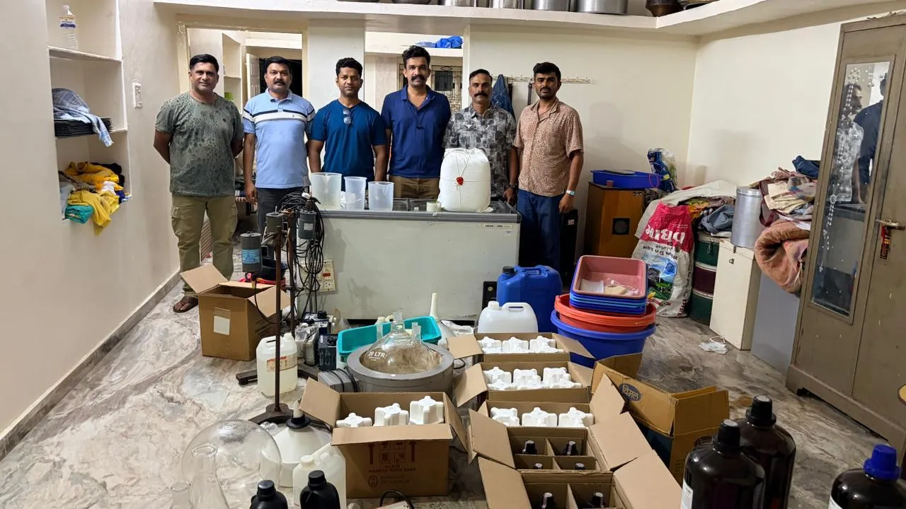 साकीनाका पुलिस की बड़ी कार्रवाई: गुजरात में MD ड्रग्स फैक्ट्री का भंडाफोड़, 74.46 करोड़ की मेफेड्रोन जब्त