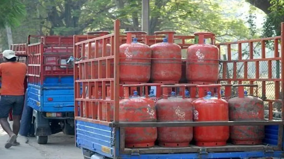 घरेलू LPG सिलेंडर हुआ महंगा, 7 जून से ₹29 की बढ़ोतरी; परिवारों पर बढ़ा खर्च का बोझ