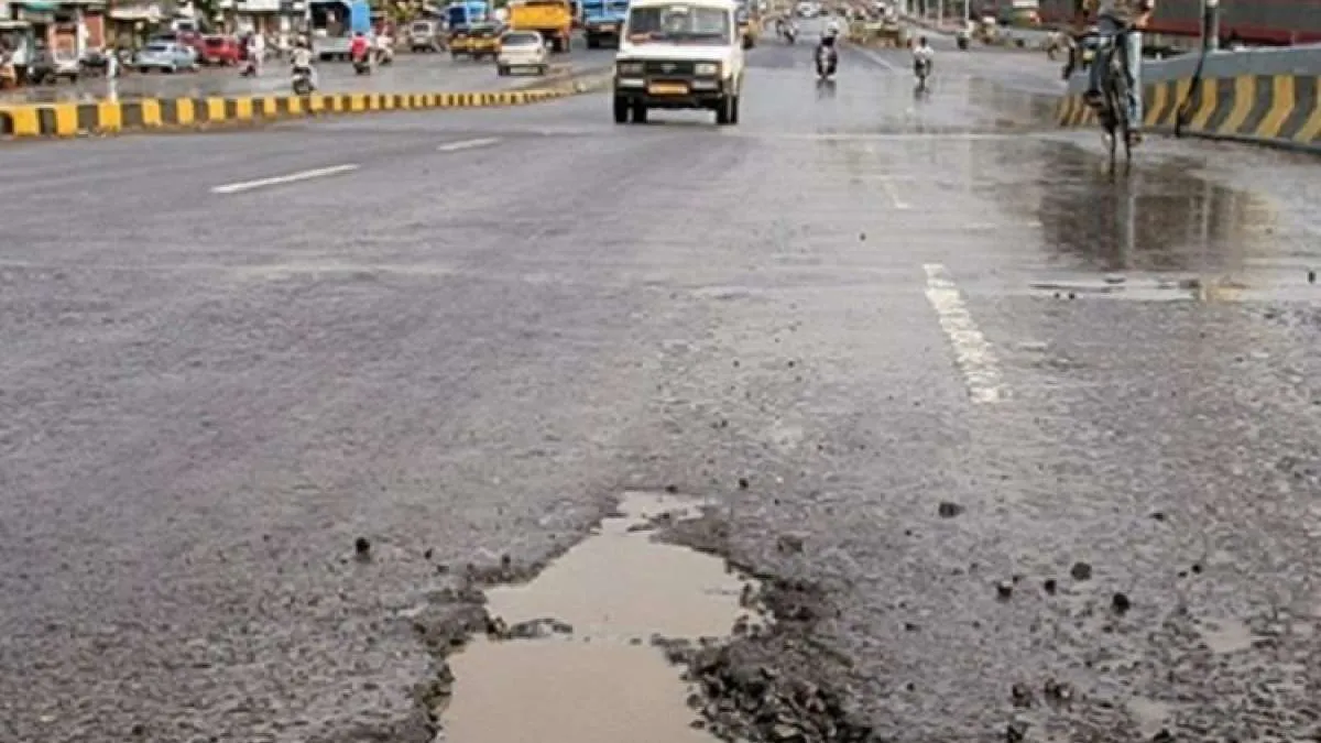 मुंबई: 'गड्ढामुक्त सड़कें बनाने के लिए क्या 20 साल और चाहिए', बॉम्बे हाई कोर्ट की बृहन्मुंबई नगर निगम  को कड़ी फटकार