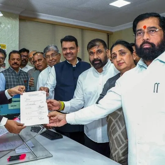 उद्धव ठाकरे को एक और बड़ा झटका: सचिन अहीर शिंदे गुट में शामिल, विधान परिषद के उपसभापति पद के लिए भरा नामांकन