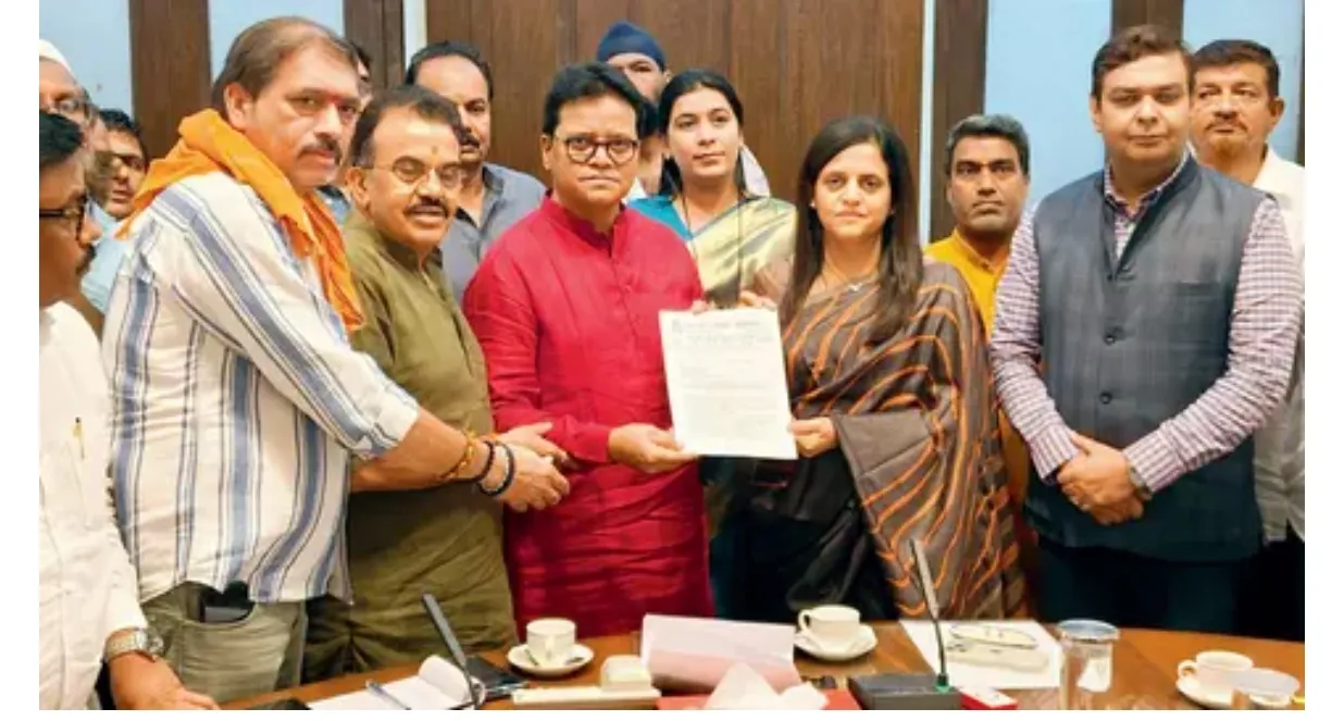 मुंबई के लाइसेंसधारी फेरीवालों को मिलेंगे QR कोड आईडी कार्ड, निगरानी व्यवस्था होगी मजबूत