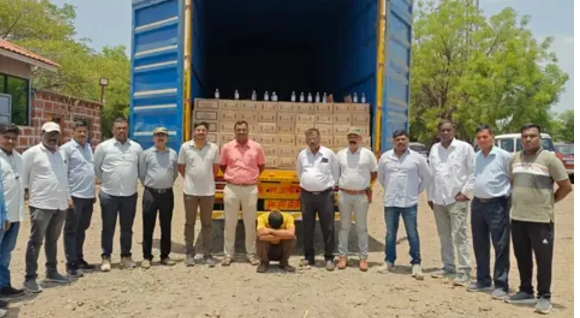 महाराष्ट्र में अवैध शराब के खिलाफ बड़ी कार्रवाई, एक सप्ताह में 116 गिरफ्तार, ₹1.47 करोड़ की जब्ती