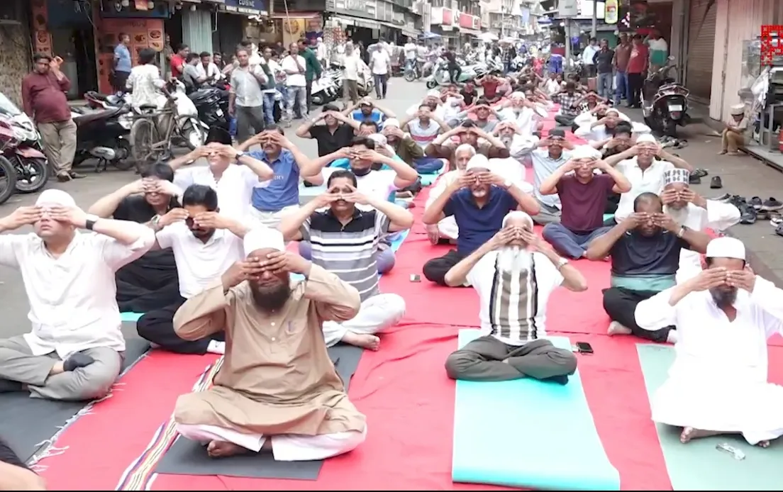 अंतरराष्ट्रीय योग दिवस 2026: मुंबई की मीनारा मस्जिद में बीजेपी अल्पसंख्यक मोर्चा ने किया योग सत्र का आयोजन