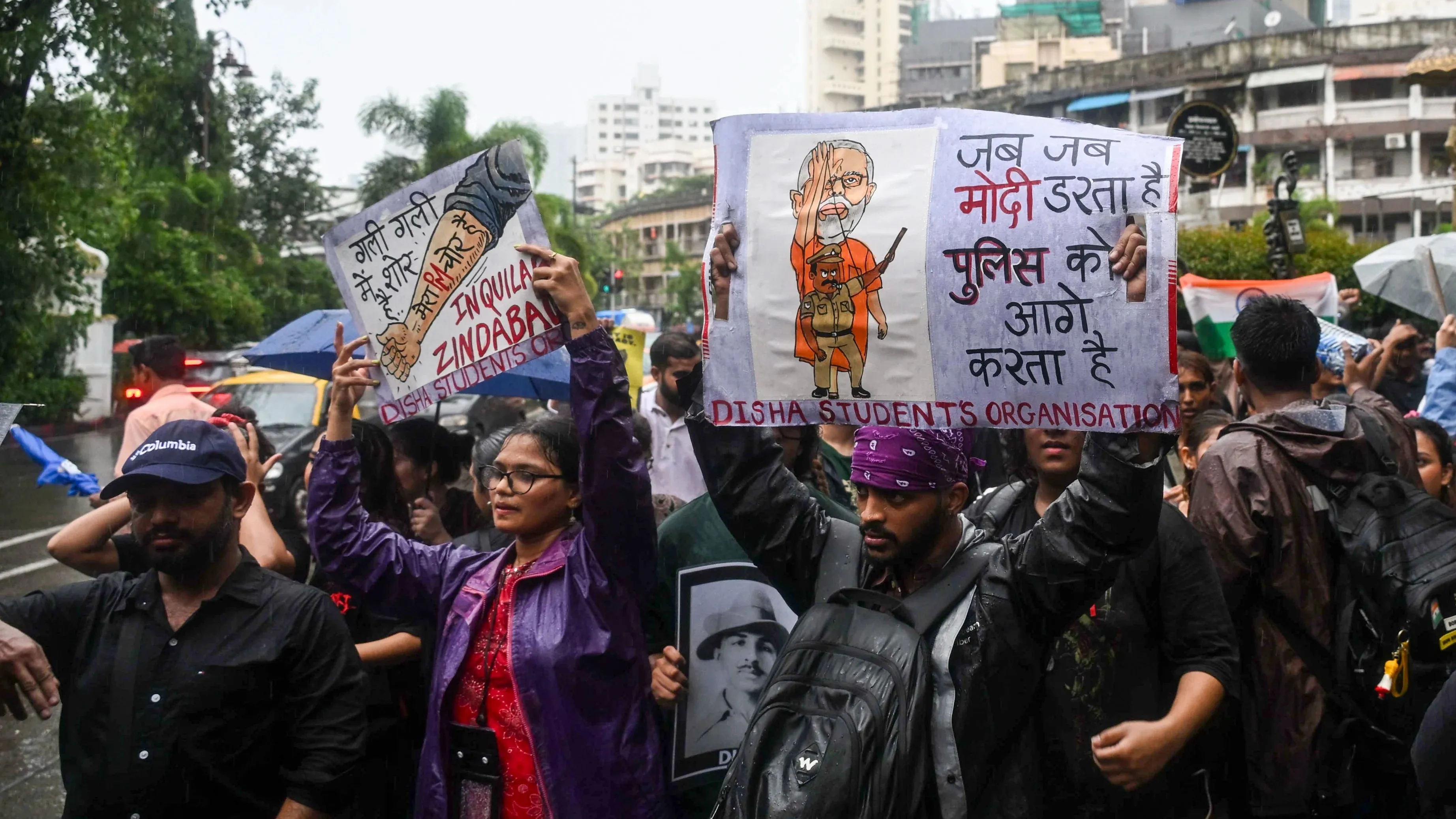मुंबई : विरोध प्रदर्शनों पर मुंबई पुलिस की कार्रवाई, 400 लोग नामजद