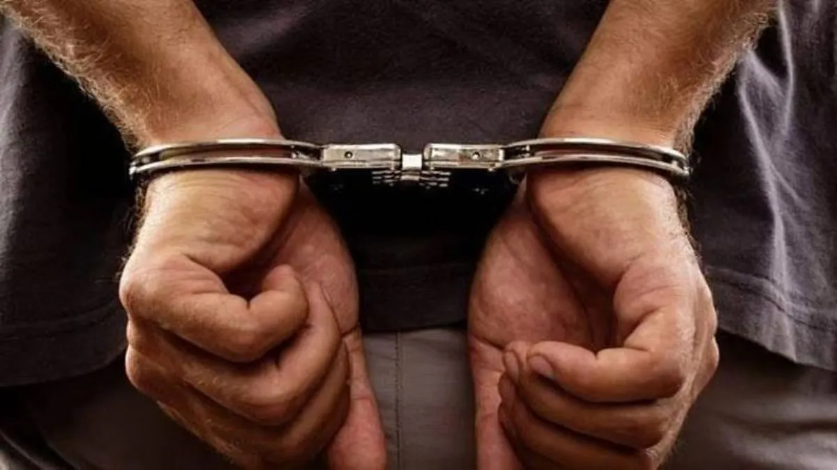 महाराष्ट्र: मंत्री गिरीश महाजन की आपत्तिजनक फोटो फेसबुक पर वायरल करने वाला 34 वर्षीय युवक गिरफ्तार