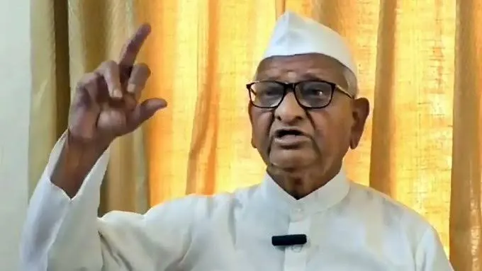 मुंबई: सूचना के अधिकार नियमों पर रोक का स्वागत, अन्ना हजारे ने अनशन टाला लेकिन वापसी की मांग जारी