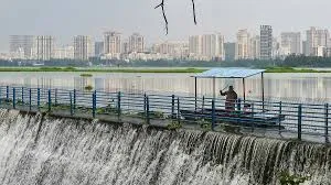 मुंबई: 7 में से 4 बांध लबालब भरे और ओवरफ्लो, फिर भी मुंबई में 10% पानी की कटौती जारी, BMC क्यों कर रही ऐसा? 