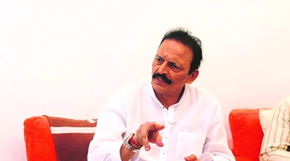 मुंबई में खुले मैनहोल पर हंगामा, कांग्रेस एमएलसी भाई जगताप ने बताया ‘मौत का जाल’