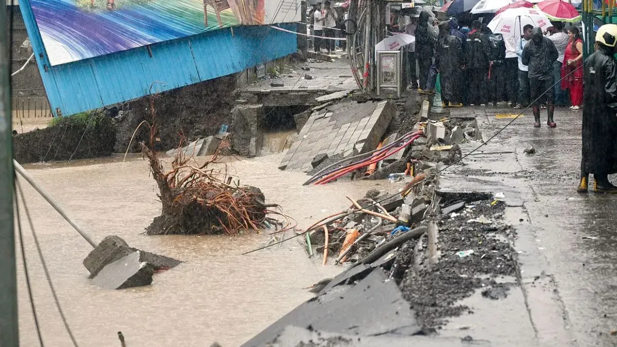 गोवंडी में मकान ढहने से दो लोग घायल, ठाणे और पालघर समेत कई जिलों में अलर्ट