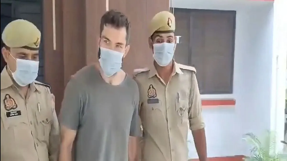 भारत-नेपाल सीमा पर अमेरिकी नागरिक जॉर्डन ब्राउन गिरफ्तार: वैध दस्तावेजों के बिना भारत में प्रवेश करने का मामला