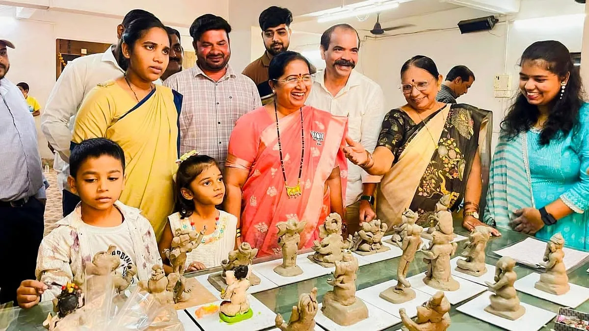 कल्याण में बच्चों ने Shadu Clay से बनाए Eco-Friendly गणेश, Ganeshotsav से पहले दिया पर्यावरण संरक्षण का संदेश