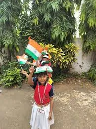 ठाणे के स्कूलों में ‘हर घर तिरंगा’ अभियान के तहत बच्चों ने बनाई तिरंगा राखी