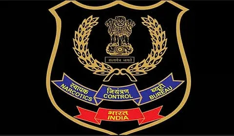 मुंबई में NCB का बड़ा ड्रग्स ऑपरेशन! 15,018 CBCS बोतलें, 12,240 ट्रामाडोल टैबलेट और 1.06 किलो चरस जब्त; 2 गिरफ्तार