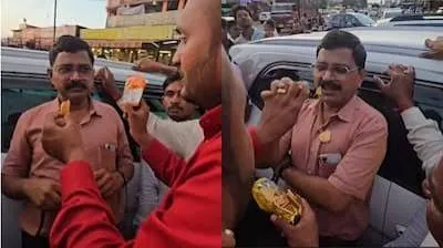 छत्रपति संभाजीनगर : एफडीए अधिकारी को भीड़ ने खिलाए एक्सपायर्ड बिस्कुट