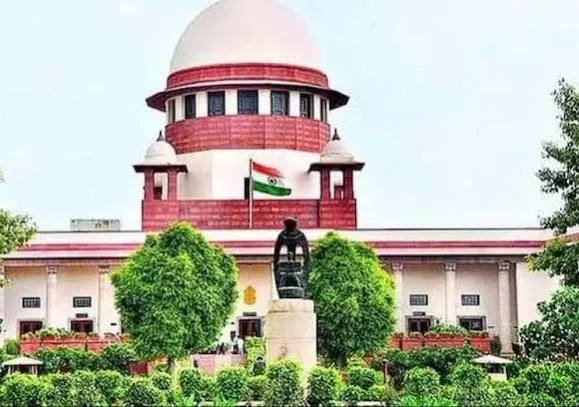 नई दिल्ली:  चुनाव आयोग को असली शिवसेना तय करने का अधिकार सुप्रीम कोर्ट में शिंदे गुट की दलील