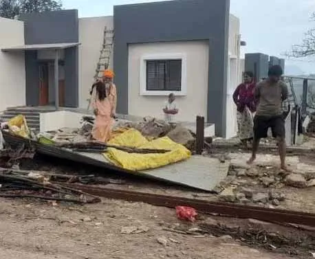 महाराष्ट्र : सप्तशृंगी गढ़ पर बड़ी कार्रवाई...  375 अवैध अतिक्रमण ध्वस्त
