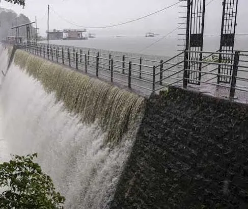 मुंबई : सात झीलों में कम हुआ पानी का स्तर... कुल स्टॉक गिरकर 97.14% पर पहुंचा