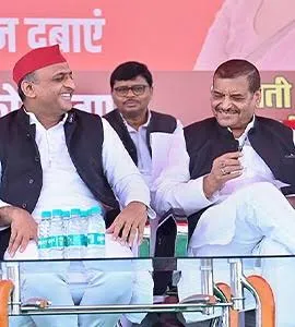 नई दिल्ली : सपा-कांग्रेस मिलकर लड़ेंगे यूपी चुनाव, अखिलेश बनेंगे सीएम! चाचा शिवपाल ने की भविष्यवाणी