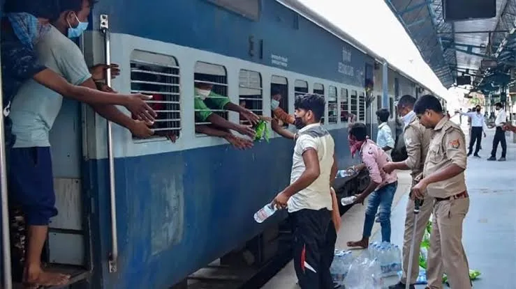  मुंबई-दिल्ली से धनबाद की ट्रेनें फुल; दिवाली-छठ पर घर वापसी मुश्किल  