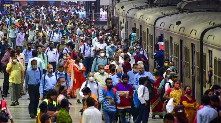मुंबई : लालबाग जाना हो या चिंतामणि, स्टेशनों पर भीड़ संभालने के लिए मध्य रेलवे तैयार, बनाया ये प्लान