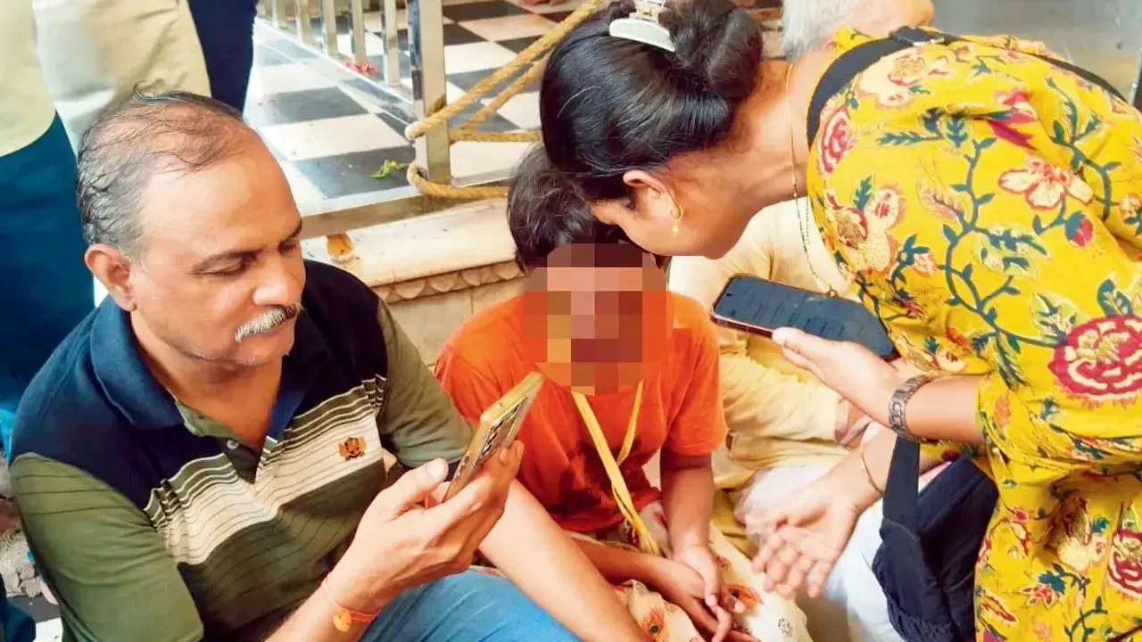 मथुरा : लापता लड़की को ढूंढने के लिए पुलिस अफसर ने मथुरा में भगवान कृष्ण से लगाई गुहार, आंखें खोलीं तो पास ही खड़ी मिली बच्ची