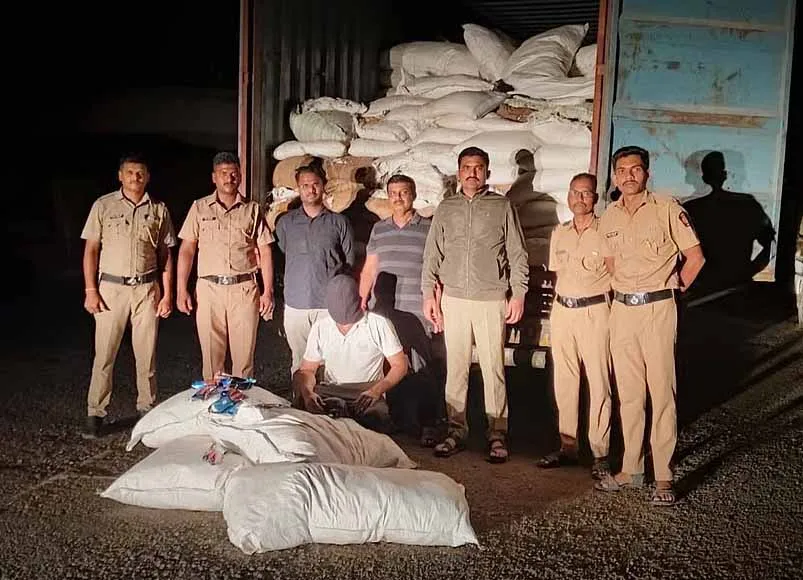 पालघर : टोल नाके पर आइशर से मिला 43.5 लाख का प्रतिबंधित पान मसाला-तंबाकू... मुंबई ले जाने का शक