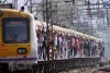 मुंबई की लोकल ट्रेनों में यात्रा करने वाले यात्रियों के मनोरंजन का पूरा ख्याल रखा जाएगा