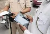 ट्रैफिक नियम तोड़ने के बाद जुर्माना से बचने के लिए लगाया फर्जी नंबर प्लेट...दो के खिलाफ मामला दर्ज 