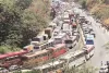 मुंबई-पुणे एक्सप्रेस-वे पर शनिवार को लगा १० किलोमीटर लंबा जाम