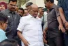 पवार के एनसीपी अध्यक्ष पद से इस्तीफा देने से आहत कार्यकर्ता ने की आत्मदाह की कोशिश...
