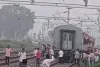 मुंबई-भागलपुर एक्सप्रेस के तीन कोच चलती ट्रेन से हुए अलग, धीमी रफ्तार से टल गया बड़ा हादसा