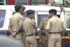 मुंबई : नाकाबंदी चौकी पर दो पुलिसकर्मियों व एक नागरिक को घायल करने के आरोप में व्यवसायी गिरफ्तार