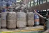 LPG की कमी से मुंबई में संकट, 20% होटल और रेस्टोरेंट बंद; जल्द 50% तक बंद होने का खतरा