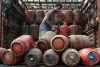 मुंबई : पश्चिम एशिया संकट: भारत में LPG आपूर्ति पर असर, चेन्नई-मुंबई-बंगलूरू के होटलों का काम पड़ा ठप; एक्शन में सरकार