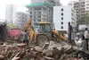 मुंबई : पुलिस की बड़ी कार्रवाई: हिस्ट्रीशीटर को देश निकाला, अवैध निर्माण ध्वस्त