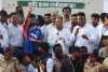 पुणे यूनिवर्सिटी में कॉकरोच जनता पार्टी का प्रदर्शन, शिक्षा सुधार की मांग को मिला हजारों युवाओं का समर्थन