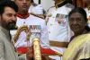 मलयालम सिनेमा के महानायक ममूटी को मिला 'पद्म भूषण', तालियां बजाते नजर आए बेटे दुलारे सलमान
