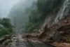 मुंबई-पुणे रेल मार्ग पर भारी भूस्खलन, 14 दैनिक और 16 स्पेशल ट्रेनों समेत कुल 30 सेवाएं रद