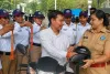 ठाणे में Helmetless Riders को पुलिस ने बांधी राखी, अनोखे Road Safety Drive से दिया सुरक्षा का संदेश