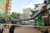 मुंबई के कुर्ला में क्रेन गिरने से 11 लोग घायल, दो मकानों और रेलवे की ओवरहेड इलेक्ट्रिक वायर को भी नुकसान