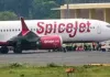 मुंबई से कोलकाता जा रही स्पाइसजेट के इंजन में अचानक खराबी आने के कारण इमरजेंसी लैंडिंग
