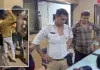 मुंबई : ट्रैफिक पुलिसकर्मी की पिटाई, वर्दी फाड़ने की कोशिश, मुंबई-अहमदाबाद हाईवे के काशीमारा इलाके की घटना