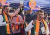पश्चिम बंगाल चुनाव 2026: BJP की ऐतिहासिक बढ़त पर मुंबई में जश्न, देवेंद्र फडणवीस ने खाया ‘झालमुड़ी’