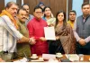 मुंबई के लाइसेंसधारी फेरीवालों को मिलेंगे QR कोड आईडी कार्ड, निगरानी व्यवस्था होगी मजबूत