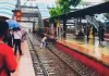मुंबई : दादर रेलवे स्टेशन पर महिला से बेरहमी का वीडियो वायरल, ट्रैक पर मारपीट देख लोग नाराज