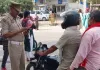 लखनऊ : उत्तर प्रदेश में बाइक पर पीछे बैठने वाले के लिए भी हेलमेट अनिवार्य... नहीं पहनने पर कटेगा चालान