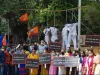 मनसे कार्यकर्ताओं ने दादर में चैत्य भूमि के पास आयोजित प्रदर्शन के दौरान हाथरस मामले के आरोपियों के पुतलों को ‘फांसी दी’