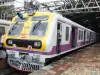 मुंबई के लोकल ट्रेन में महिला से छेड़छाड़ कर रहा था युवक...
