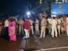 मुंबई के प्रभादेवी में शिवसेना के शिंदे और ठाकरे गुट में मारामारी, MLA सदा सरवणकर पर हवाई फायरिंग का आरोप